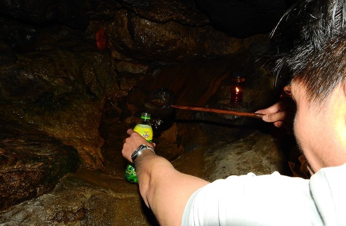 Hàng nghìn người trẩy hội Yên Tử trong sương mù